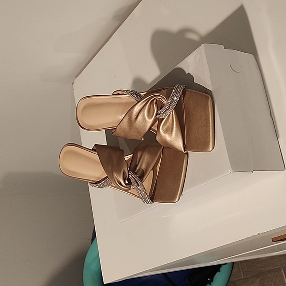 Champagne heels - Picture 2 of 2